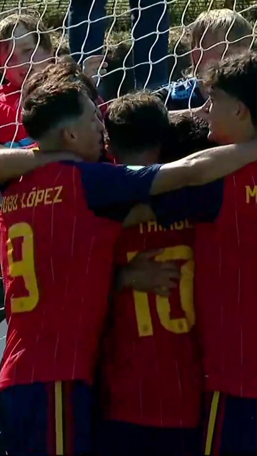 Xavi Spar marca el primer gol de España en el Europeo