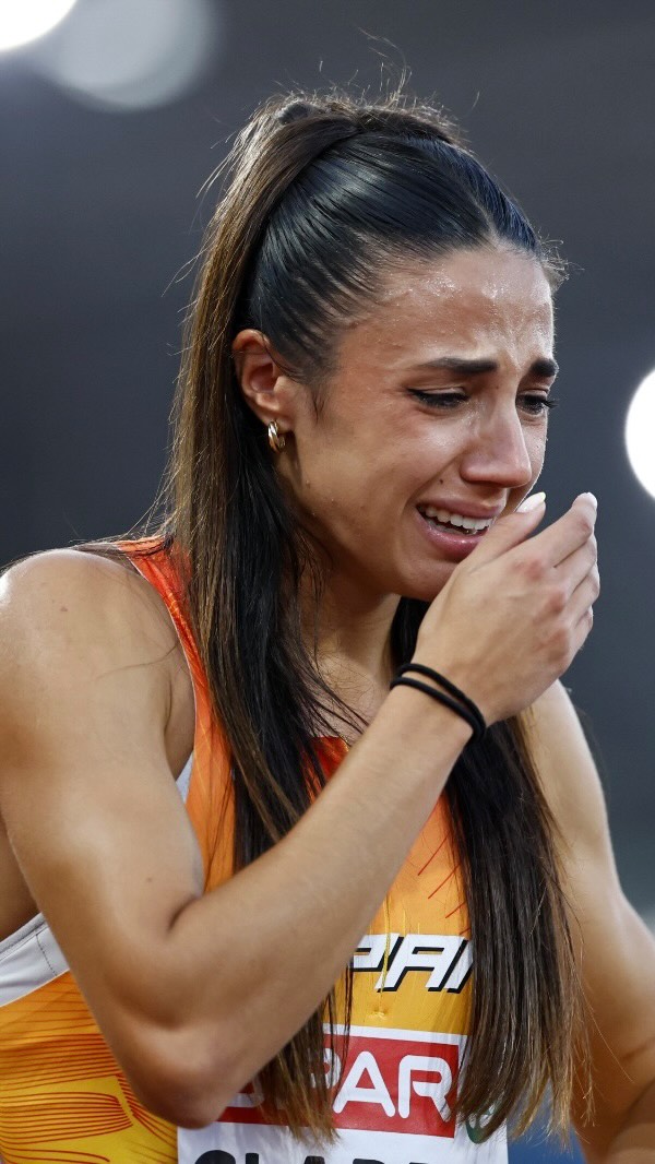 Esperanza relata su lesión en el isquio y se retira de la carrera