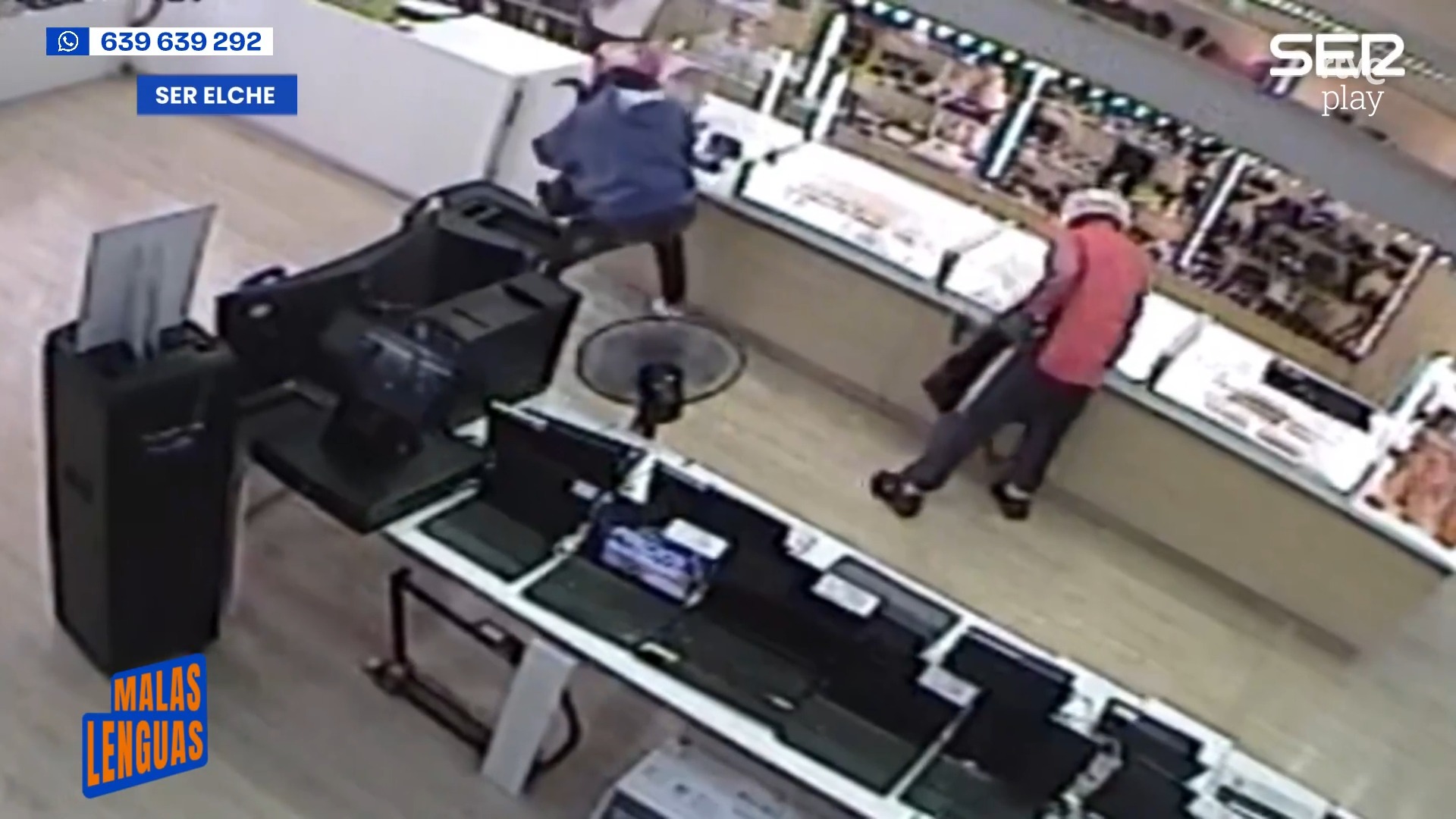 Dos asaltantes con hachas roban joyas en un local de Elche a plena luz del día