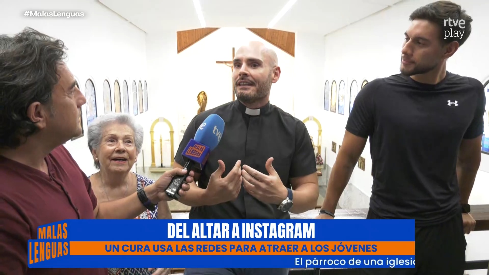 El cura de Fuengirola baila en la iglesia para atraer jóvenes a la catequesis