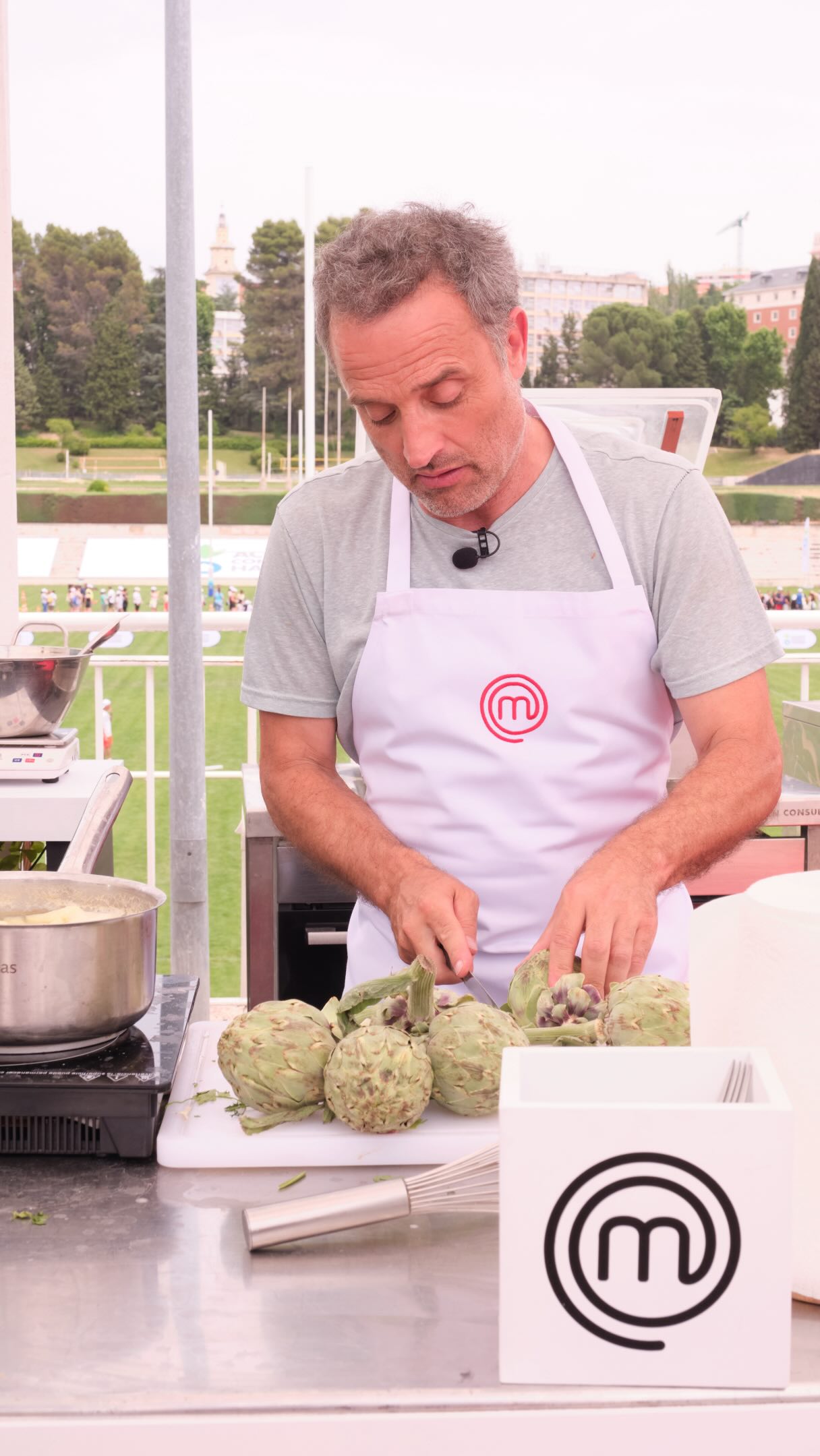 Carlos cocina en cinco minutos y admite el caos en directo