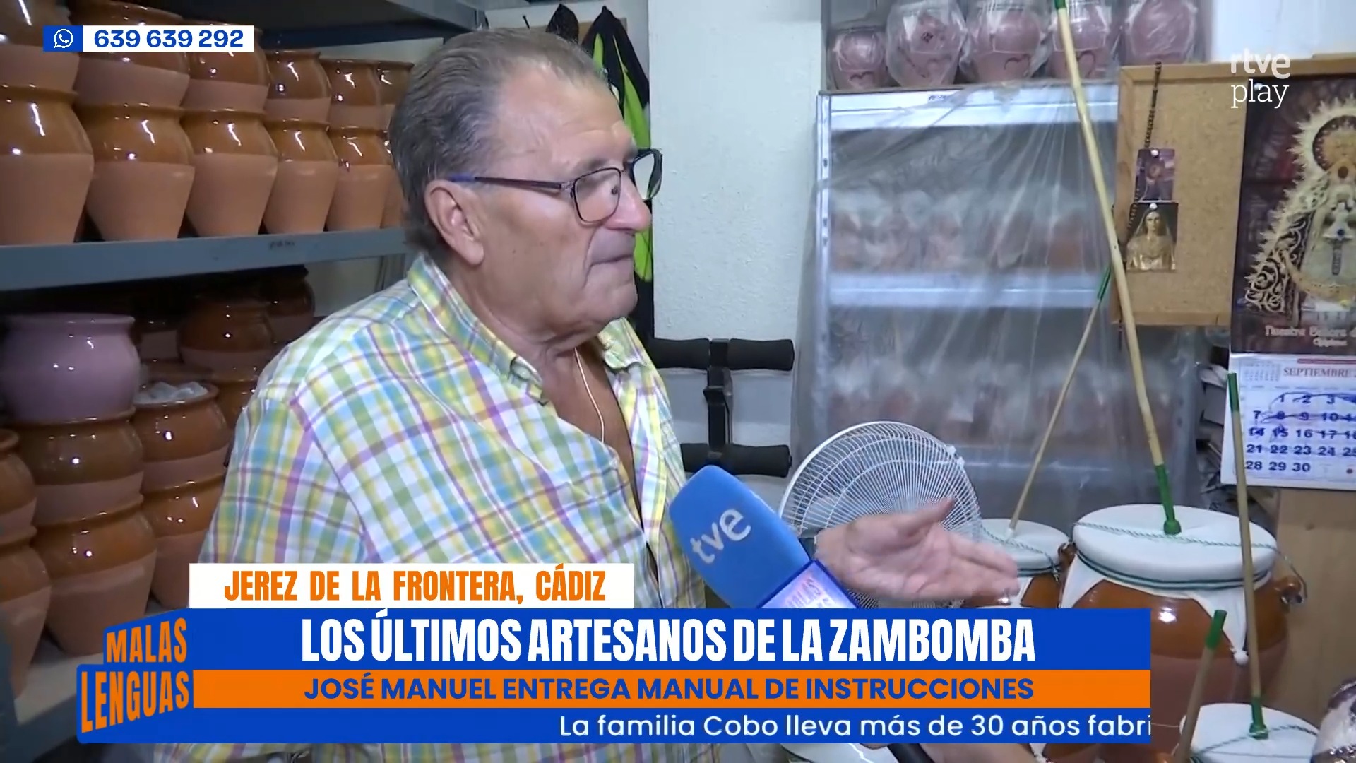 José Manuel, el último artesano de zambombas de Jerez, teme que se pierda la tradición
