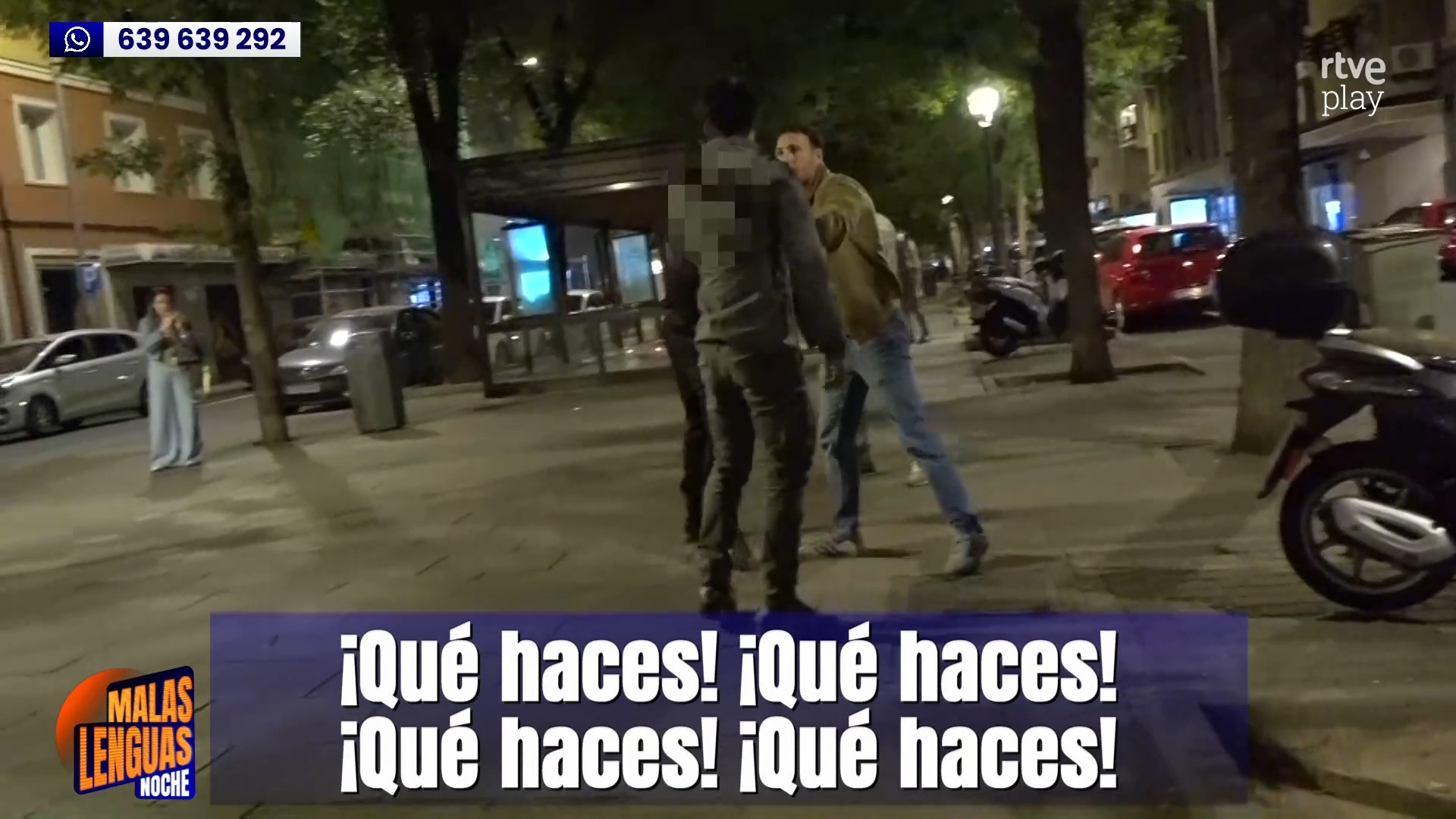 Tres energúmenos agreden a un equipo de TVE en el altar de Mari Carmen