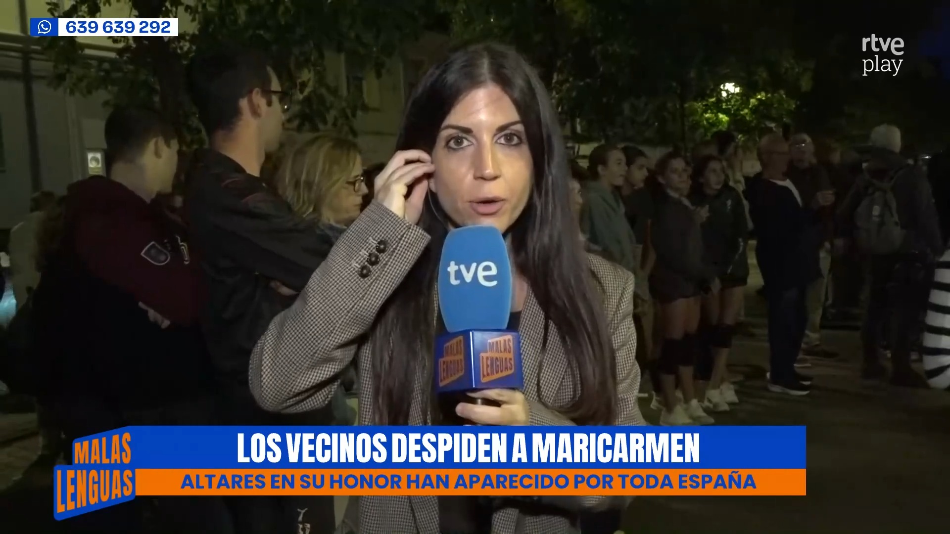 Homenajes y lágrimas despiden a Mari Carmen tras su desahucio en Madrid