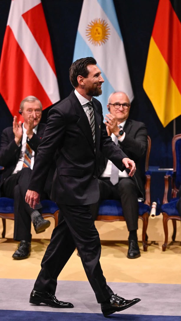 Leo Messi recibe el Premio Princesa de Asturias por su trayectoria en el fútbol
