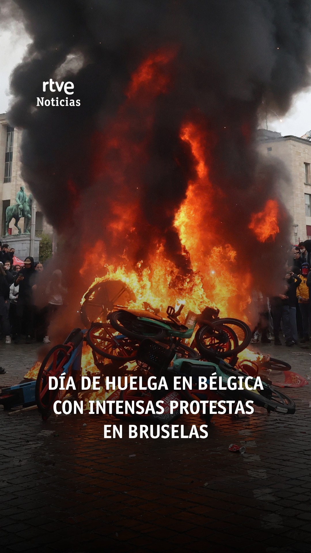 Manifestantes belgas se enfrentan a la policía en Bruselas contra subida del IVA