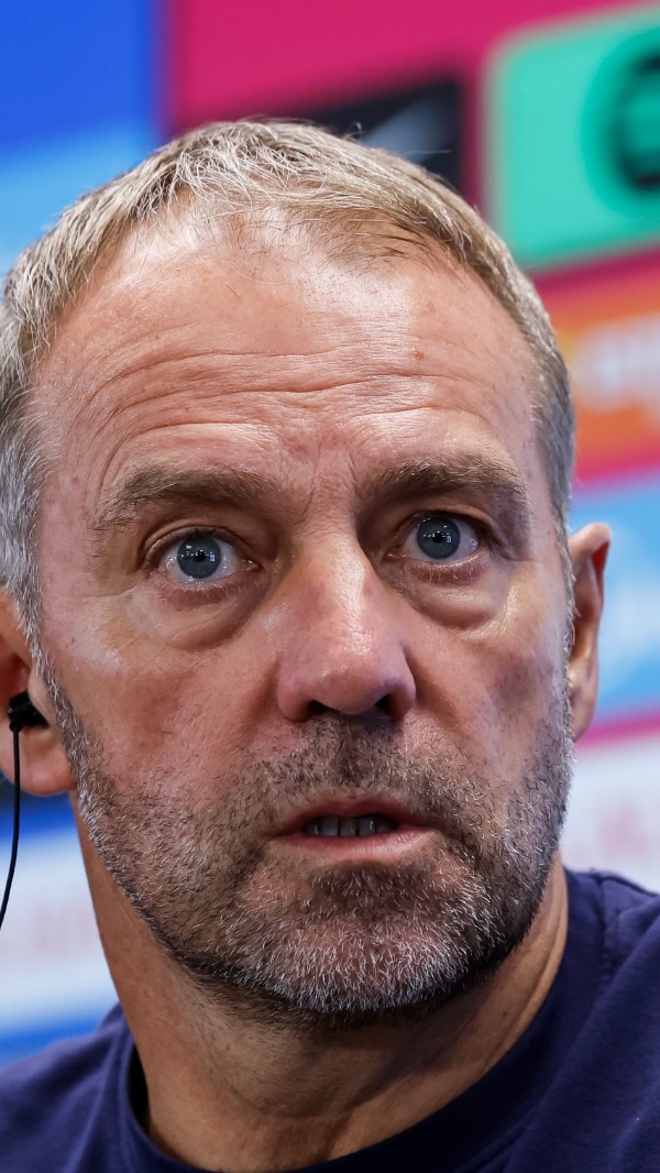 De La Fuente Earns Praise for Managing Spanish Stars' Minutes and Mindset