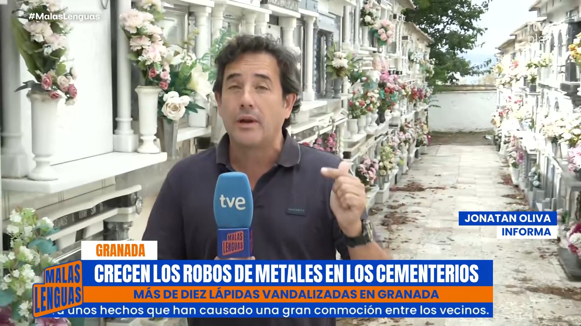Roban jarrones y argollas de bronce en el cementerio de Nihuelas antes de Todos los Santos