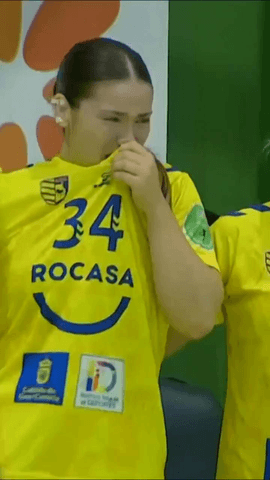 Emoci�n desatada en Telde: en el �ltimo partido de la vida deportiva de una leyenda del balonmano espa�ol como es @silvia.navarro.gimenez el Rocasa Gran Canaria ha logrado la segunda @ligaguerrerasiberdrola de su historia.