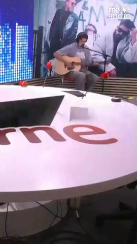 @malafemusica, la banda que acompaña a un viejo conocido del @benidormfest_rtve, @funambulista, nos presenta en @lastardesderne su LP ‘Volver en caso de emergencia’ 