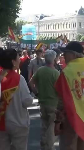 Miles de personas piden en Madrid la dimisi�n de S�nchez y la convocatoria de elecciones tras la imputaci�n de Zapatero.