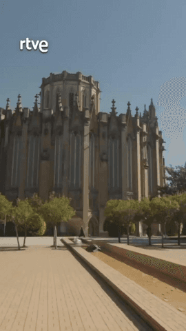 ‘De Tapas por España’ viaja a la capital verde de Europa, Vitoria-Gasteiz, para recorrer el casco histórico dibujado a partir de la catedral de ‘Santa María’ 