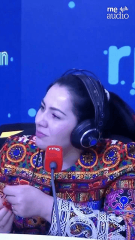 La periodista afgana y activista Khadija Amin visita @elultimotrenrne para hablar de la dura situación de las mujeres afganas.