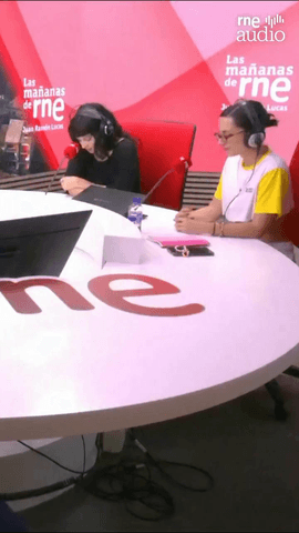 La cantante, compositora y productora @cristinalen_ impresiona con su voz en @lasmananasrne.