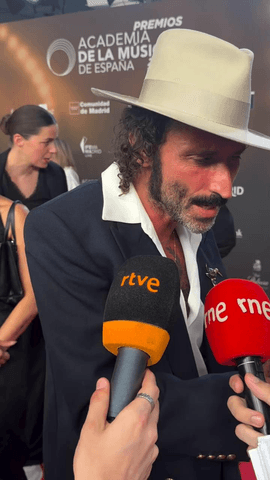 @leivaoficial_ gana la categoría a Mejor Canción Pop-Rock por 'Caída libre', que unió a Leiva con Robe Iniesta, en los premios @academusica