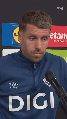  @florianlejeune20 en zona mixta tras la derrota del @rayovallecano en la final de la #UECL