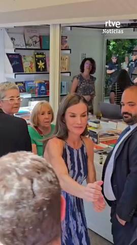  La reina Letizia ha inaugurado esta ma�ana la 85� edici�n de la Feria del Libro de Madrid, una edici�n que estar� dedicada al humor en la literatura.
