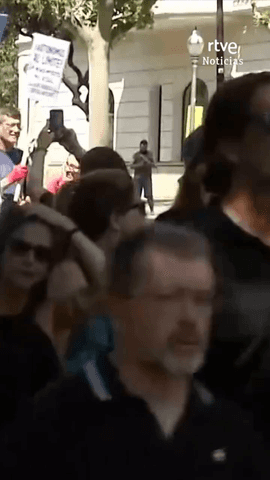 Trabajadores aut�nomos salen a la calle en diferentes ciudades espa�olas para pedir mejoras en sus condiciones laborales.