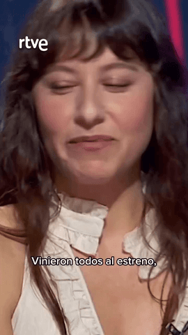 Irene Escolar ha contado en @atencionobras, con @cayetanagc, que para preparar su papel en ‘Personas, lugares y cosas’ fue a un centro de ayuda a personas con adicciones y luego les invitó al estreno.