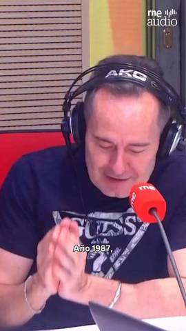  Pedro Santos (@pedrosantosviaje) nos trae a @lastardesderne su ‘Viaje al Centro de la Radio’ con Concha Galán y a Nieves Herrero.