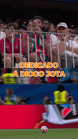  Jo�o Neves dedic� su gol se�alando al cielo acord�ndose de Diogo Jota.