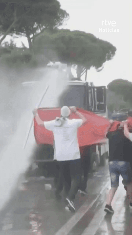 Contin�an las protestas en Tirana, la capital de Albania.