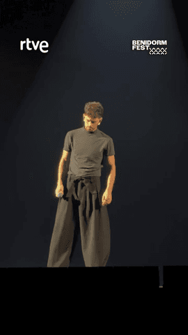 Pura emoción la de @mikelherzog_jr con 'Mi Mitad' durante la gran final del #BenidormFest2026 