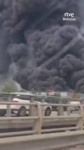  Un incendio ha afectado a la f�brica de Honda en el pol�gono industrial de Santa Perp�tua de Mogoda (Barcelona).