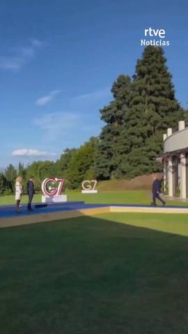 El presidente franc�s Emmanuel Macron, anfitri�n de la cumbre del G7 en �vian, est� poniendo la banda sonora al encuentro en sus redes sociales.