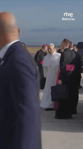  El papa Le�n XIV ha partido rumbo a Espa�a desde el aeropuerto de Fiumicino (Roma) a bordo del avi�n de la compa��a Ita Airways que aterrizar� a las 10:30 en Madrid.