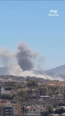 Israel y Hezbol� acuerdan un alto el fuego que entrar�a en vigor desde hoy mismo.
