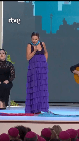 El papa León XIV ha disfrutado el homenaje de @sarabaras a Paco de Lucía en el evento ‘Tejer redes’ en el Movistar Arena