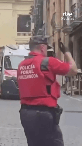 Muere una persona y dos resultan heridas muy graves tras ser atropelladas por un cami�n de la basura en Pamplona.