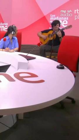 El arte jondo visita este miércoles @lasmananasrne con la presencia de Alba Heredia y Ricardo Fernández del Moral, dos de los cuatro integrantes de ‘De Raíz’.