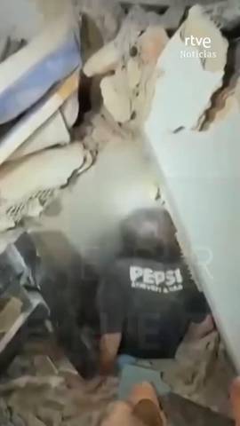 Contin�an los trabajos para localizar y rescatar a quienes se encuentran bajo los escombros en Venezuela.