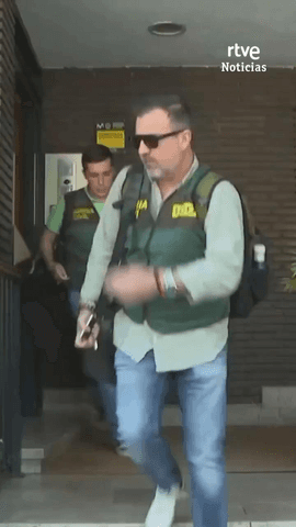La UCO sostiene que el exsecretario de Organizaci�n del PSOE, Santos Cerd�n, y la exmilitante socialista, Leire D�ez.