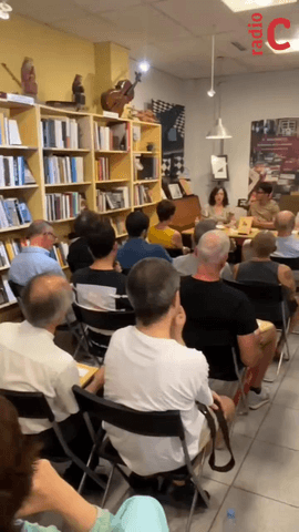  Ayer presentamos 'M�sicas para vivir mejor' en la librer�a El Argonauta (@elargonautalib).