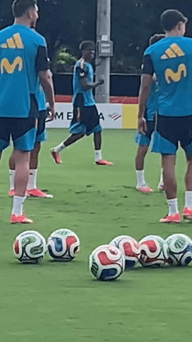 Dani Olmo se llevó un pelotazo...
