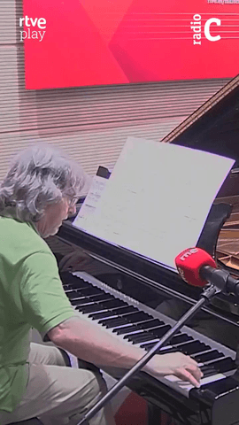  En Radar Clásico recibimos al pianista y compositor Carlos Galán.