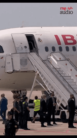 León XIV aterriza en Barcelona, la segunda parada de su visita a España .