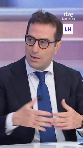 Carlos Cuerpo, ministro de Econom�a, ha hablado en una entrevista en La Hora de La 1 sobre el impacto de la regularizaci�n de inmigrantes: 