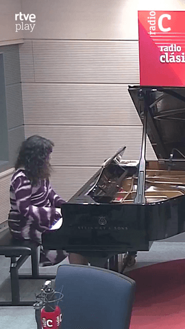  Con esta bella canción de Hortense de Beauharnais (1783–1837), Jeanne-Marie Lelièvre y Laura Granero comenzaron su recital en 'La taberna del puerto'.