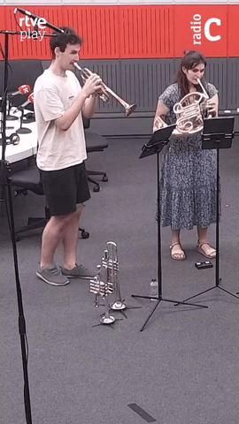  En Estudio 206 recibimos a KamBrass Quintet, quinteto de metales formado por ��igo Oc�n, Joan P�mies, Maria Servera, Xavier Gil y Oriol Reverter.