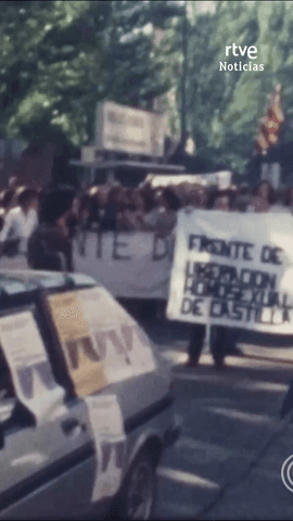  'La Semana' emite en exclusiva las im�genes filmadas por Iv�n Zulueta durante la primera manifestaci�n del Orgullo celebrada en Madrid en 1978, recuperadas y conservadas por la Filmoteca Nacional.