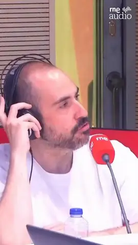  El bailarín Alberto Velasco @albertovelasco presenta en @lastardesderne una obra que no solo se baila, ‘Sacresize’