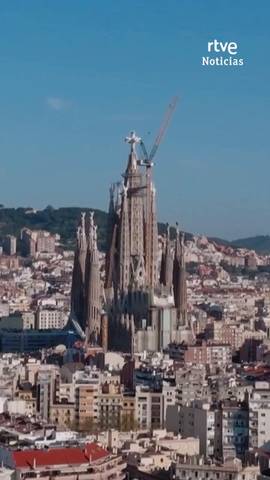  Hoy la Sagrada Familia se convierte en el Vaticano por un d�a.