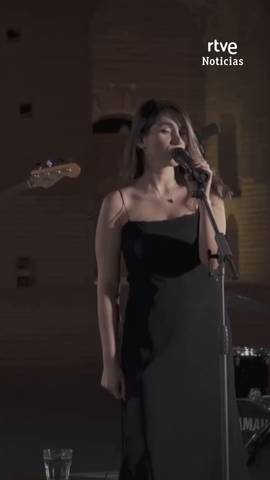 Ir�n condena a 74 latigazos a una cantante por emitir un concierto virtual sin velo.