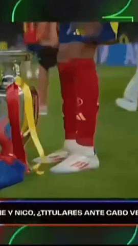  Luis de la Fuente también grita el lema de @rtve para este #MundialRTVE : ¡Ojalá!