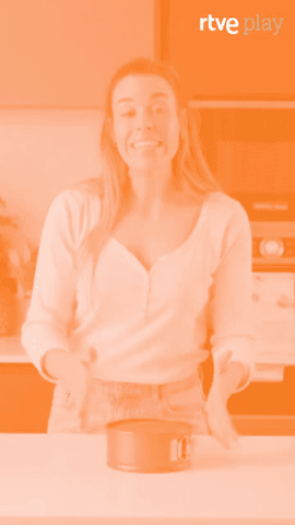 Marta Sanahuja (@deliciousmartha), la jueza de @masterchef_es, prepara una tarta Sacher: el postre perfecto para todos los apasionados del chocolate.