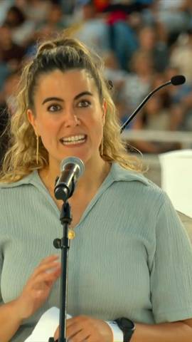  Una profesora le plantea al papa el problema de la salud mental y la depresi�n.